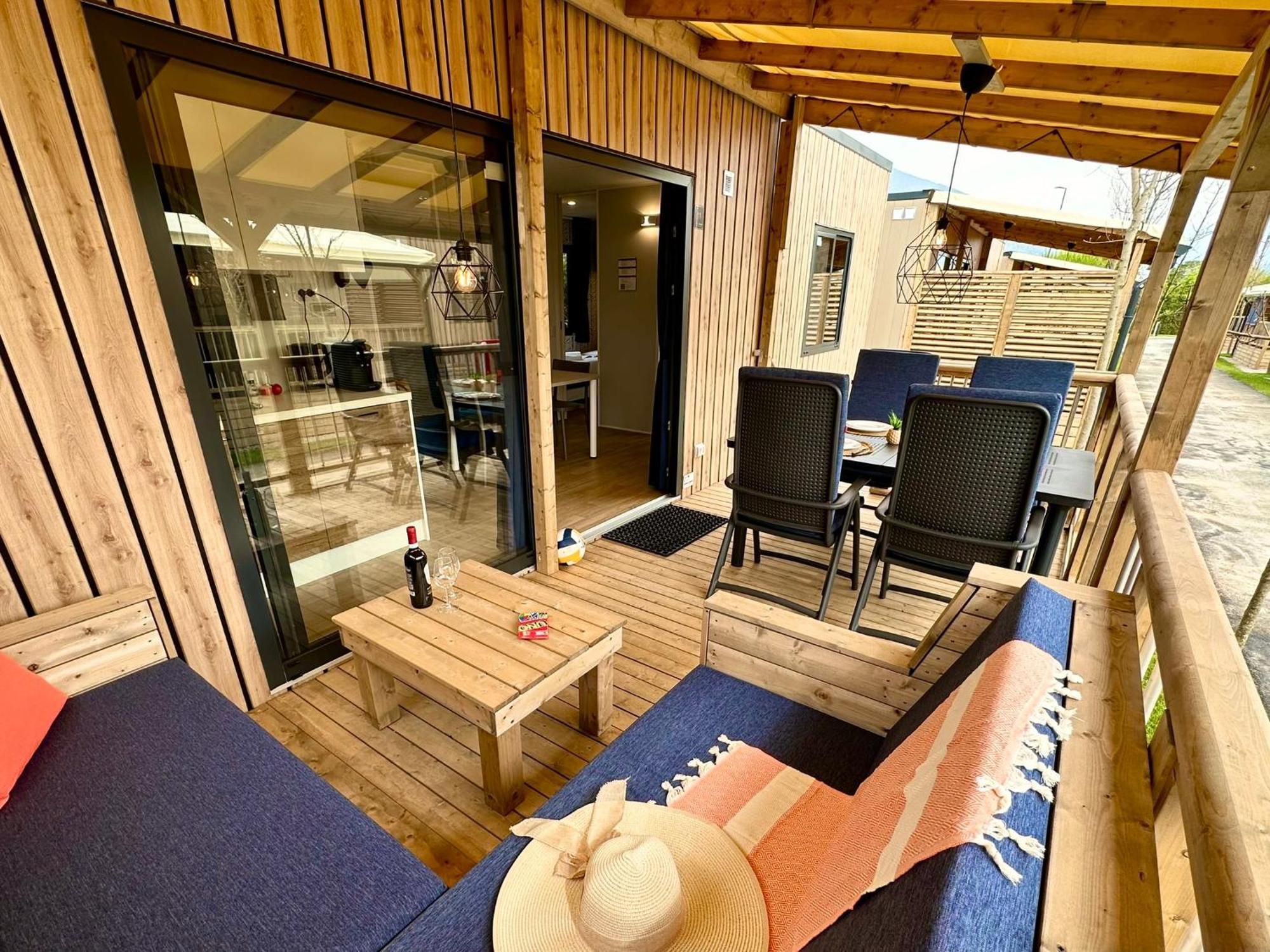Estivo Premium Deluxe Mobile Homes On Del Sole Village Campsite Iseo